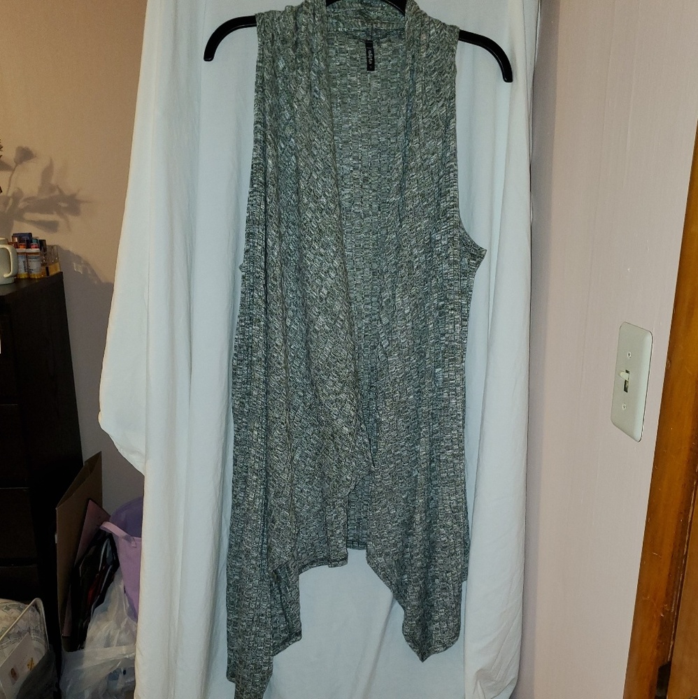 Sleevless cardigan